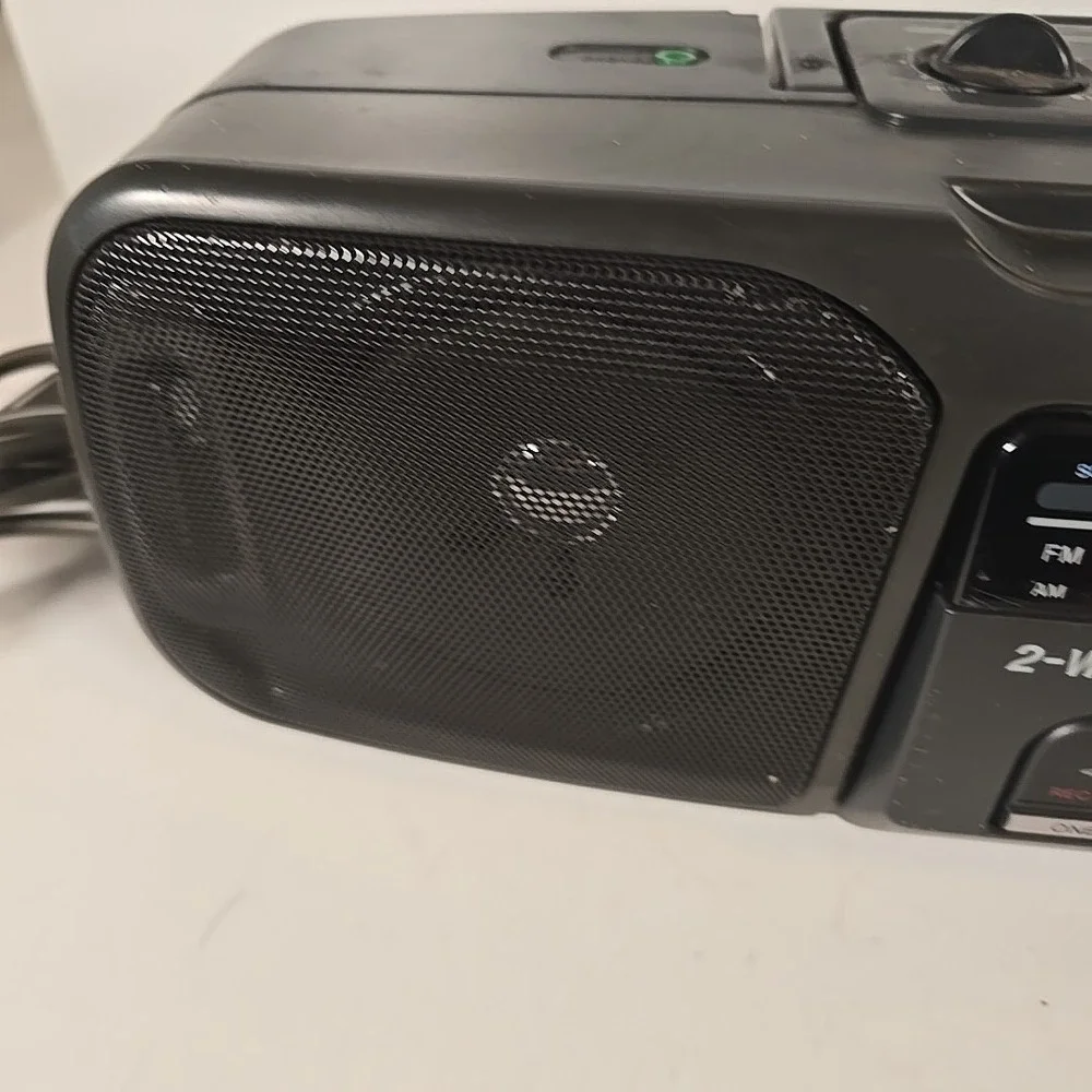 Sony CFS-200 AM/FM Stereo 2‎ Way Speaker Radio & Cassette Cassette Doesn't Work